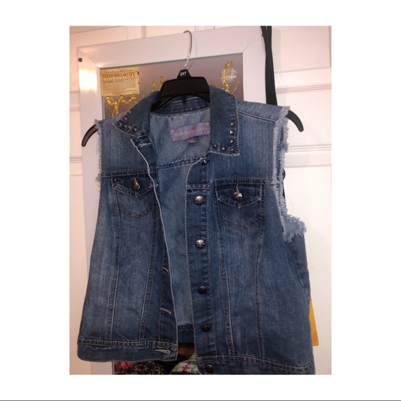 Jackets & Blazers - Sleeveless Jean Jacket